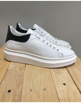 Sneakers mod. Mcqueen col. bianco